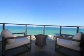 Hyde Luxurious Ocean Front 2 Bed Apt on the Beach